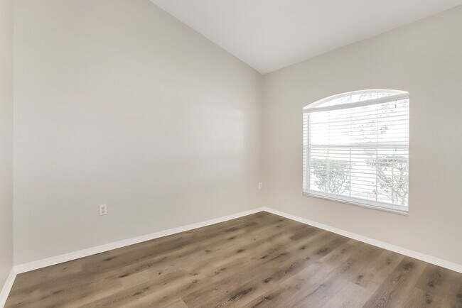 Building Photo - 3460 Stoneway Dr