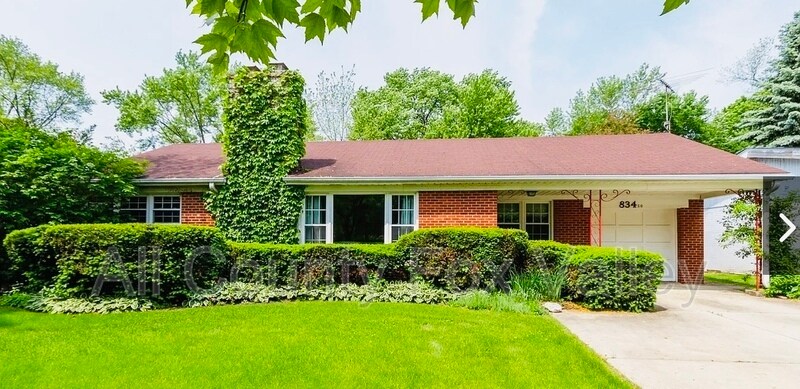 Primary Photo - 834 S Arlington Heights Rd