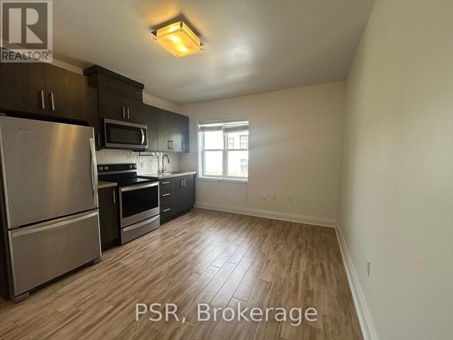 Building Photo - 3110 Lake Shore Blvd W