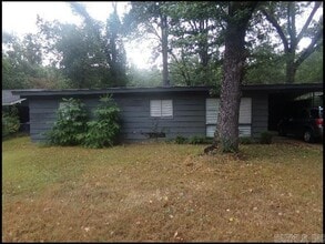Building Photo - 90 S Meadowcliff Dr