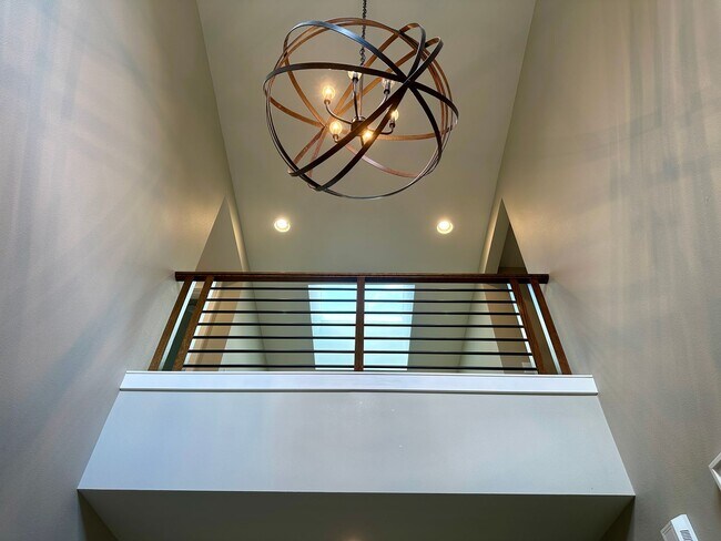 Building Photo - Rare and Beautiful 5 Bedroom property in E...