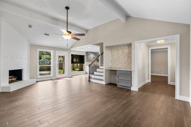 Foto del edificio - 11715 Park Creek Dr