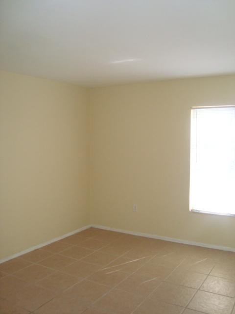 Building Photo - 1 bedroom in Tampa FL 33614-2067