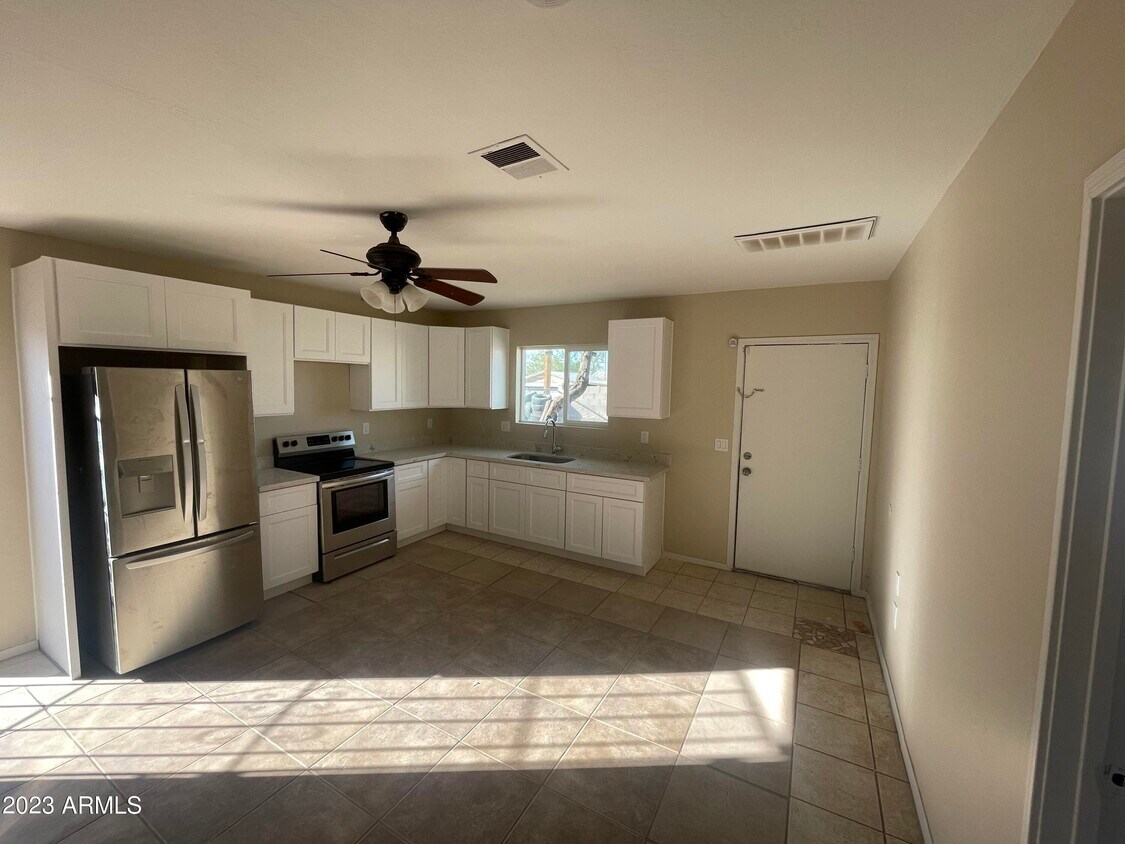 Foto principal - 728 W Jones Ave