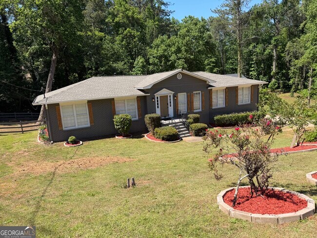 Building Photo - 3336 Camelot Dr NE