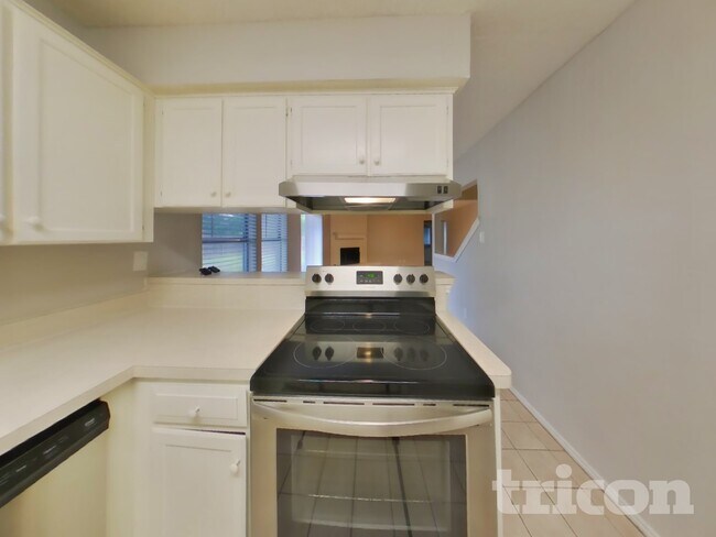 Foto del edificio - 6705 Lampe Ct