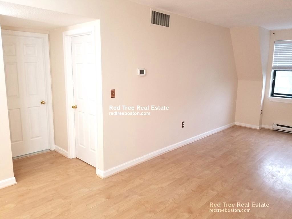 Foto principal - 59 Brainerd Rd