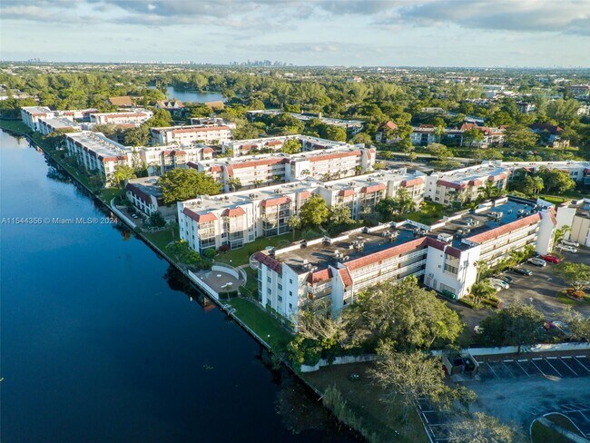 Foto del edificio - 3776 Inverrary Blvd
