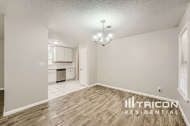 Foto del edificio - 5526 Westberry Ln