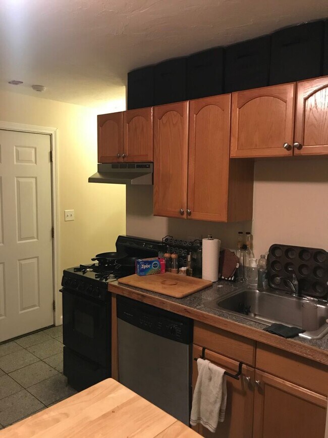 Building Photo - HOT NORTH END LISTING!!!!