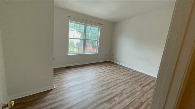Building Photo - 651 Stonewall Dr