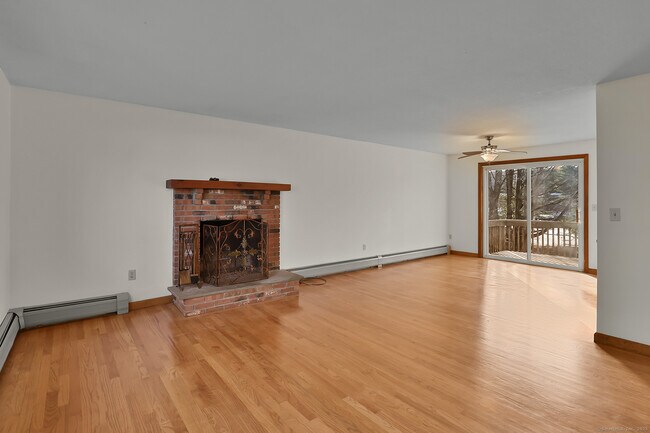 Foto del edificio - 129 Dowd Ave