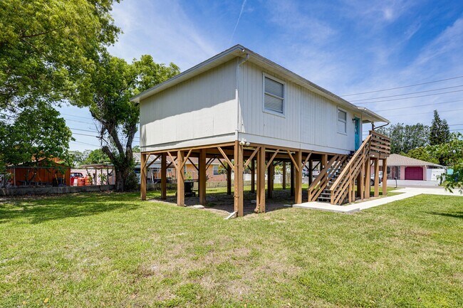 Building Photo - 3022 W Frierson Ave