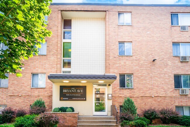 Foto del edificio - 2001 Bryant Ave S