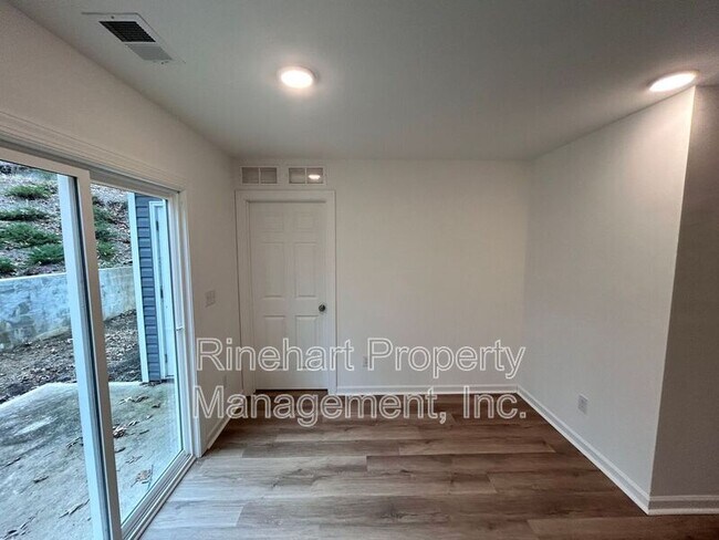 Building Photo - 1625 University Park Dr