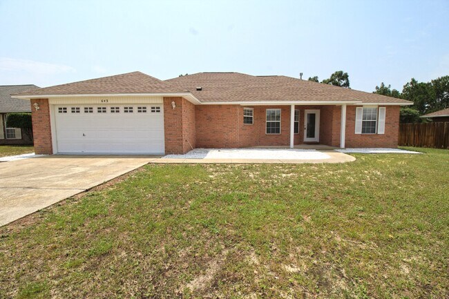 Building Photo - Large 3 / 2 bath split floorplan home 5 mi...