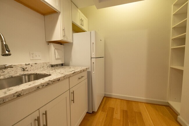 Foto del edificio - Historic Charm and Modern Comfort in Downt...