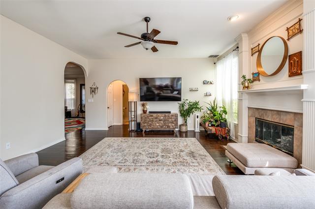 Building Photo - 5900 Spring Hill Dr