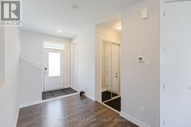 Building Photo - 749 Eminence St