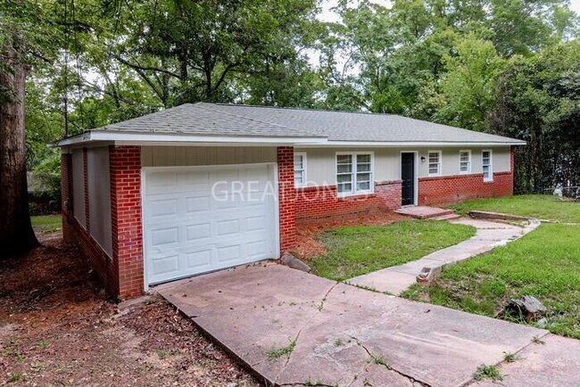 Building Photo - NOW OFFERING 1/2 MONTH FREE IF LEASE SIGNE...
