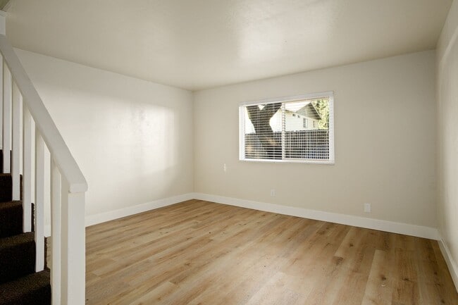 Interior Photo - 1119 West Sacramento Avenue