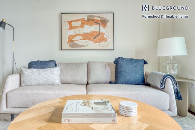 Foto del edificio - 422 W Riverside Dr