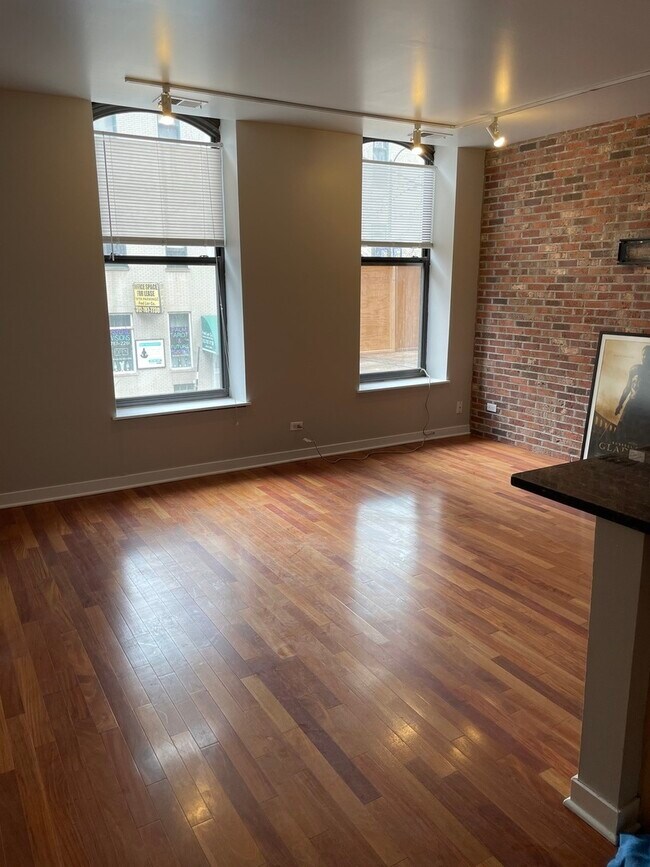 Building Photo - 207 W Ohio St
