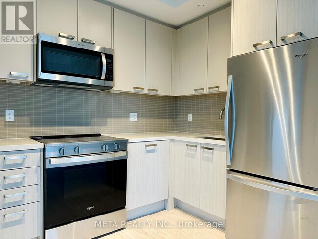 Building Photo - 20 Soudan Ave