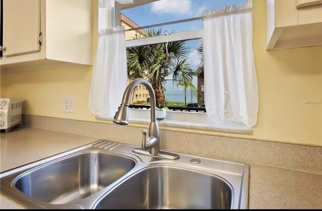 Building Photo - 8 Glencoe Pl