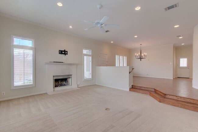 Foto del edificio - Rare 3 BR / 2.5 BA /  2 Car Garage Westlak...