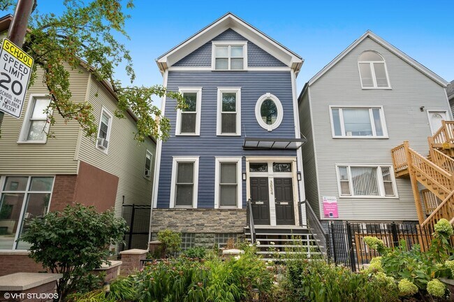 Foto del edificio - 3034 N Southport Ave