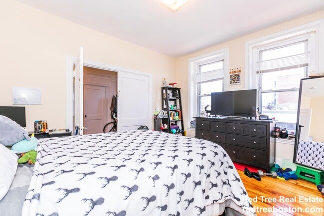 Building Photo - 1284 Commonwealth Ave