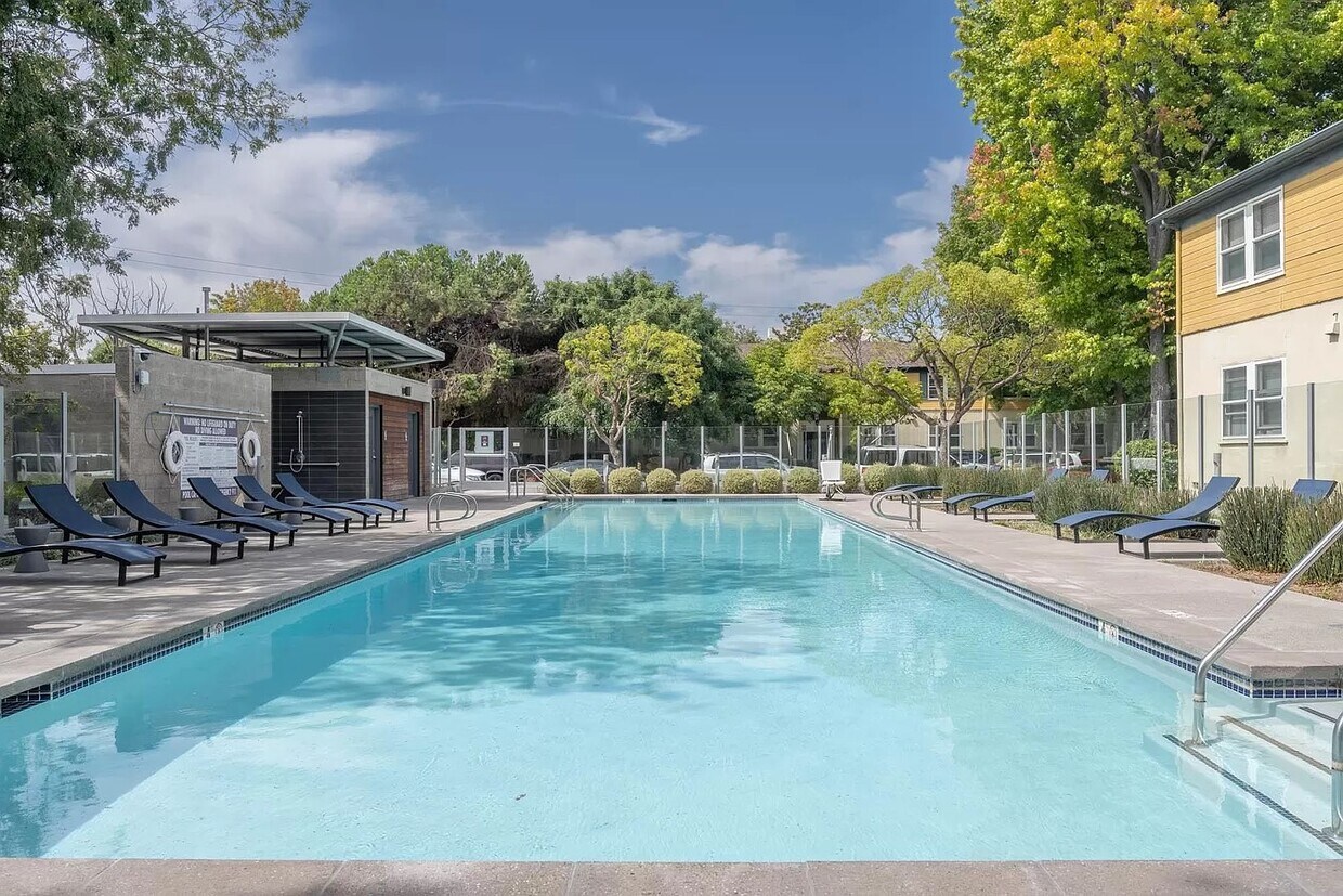 Foto principal - 8820 Belford Ave