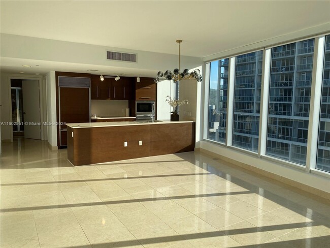 Building Photo - 475 Brickell Ave