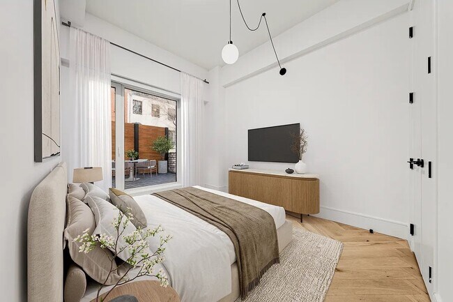 Foto del edificio - 313 E 17th St