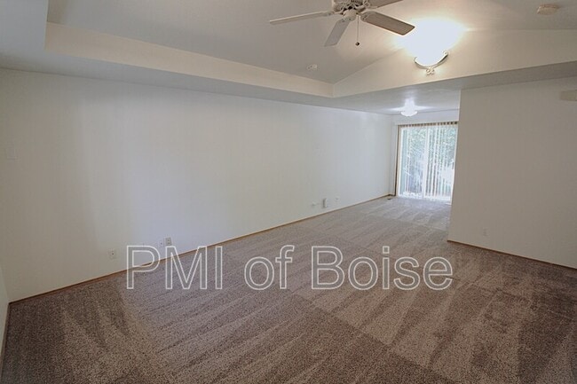 Building Photo - 8013 W Queen Ct