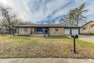 Building Photo - 117 N Dubellette St