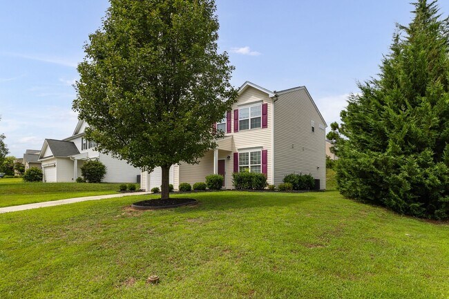 Foto del edificio - Spacious 3-Bedroom Home with Garage in Desirable Greensboro Neighborhood!