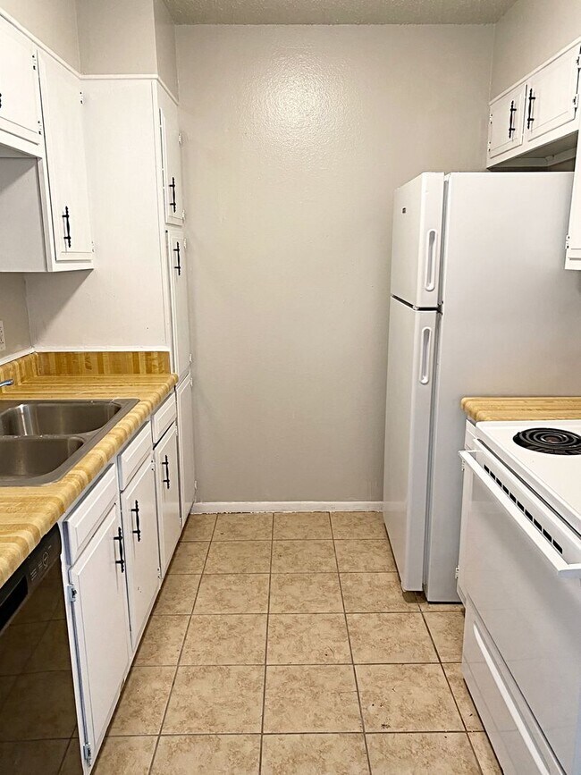 Building Photo - 8432 Glen Meadow Ln