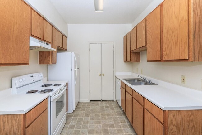 Building Photo - 1700 Mustang Dr