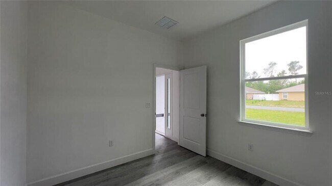 Building Photo - 16457 SW 27th Ave