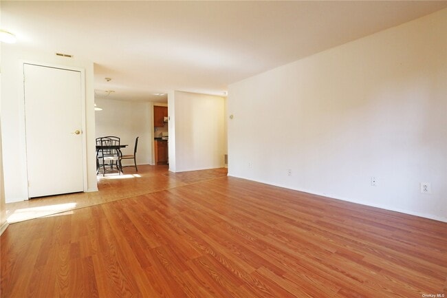 Building Photo - 71 Sagamore Hills Dr