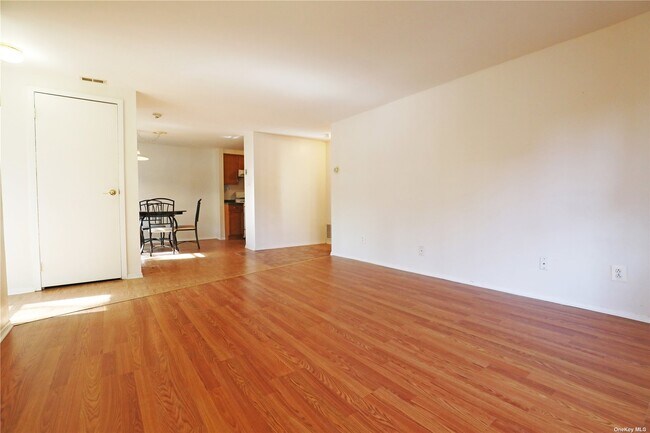 Foto del edificio - 71 Sagamore Hills Dr
