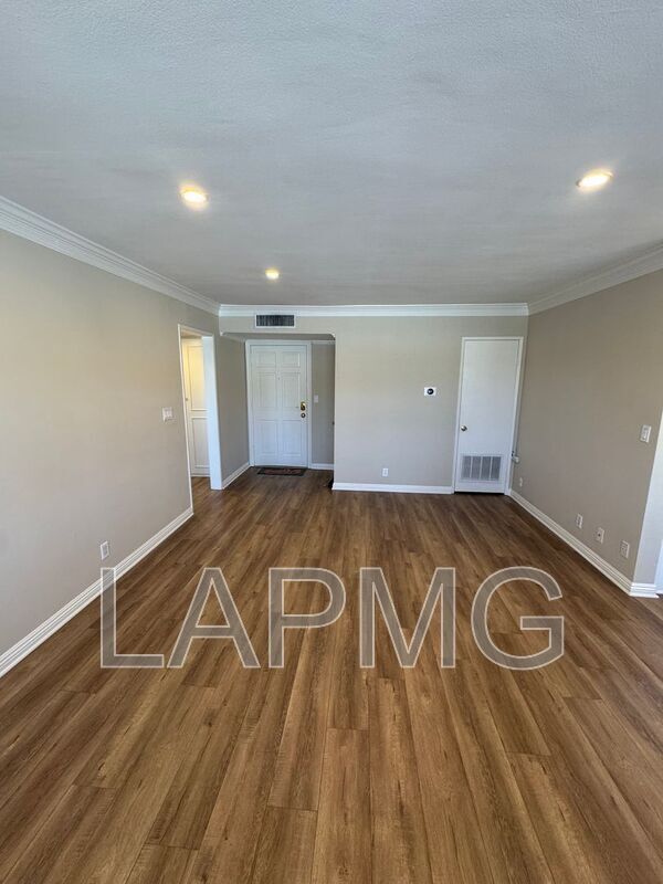 Foto del edificio - 4140 Warner Blvd