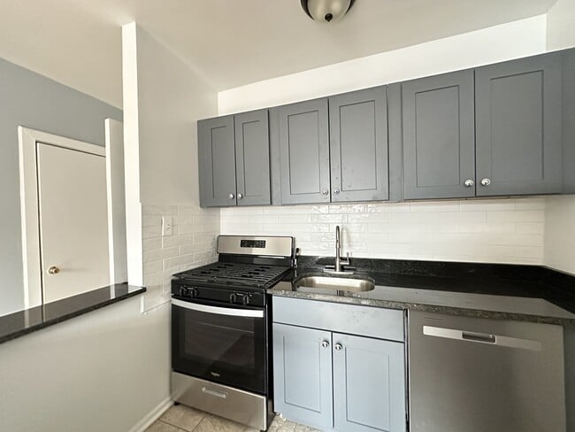 Foto del edificio - 5659 N Ridge Ave