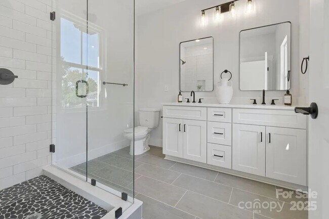 Foto del edificio - 3127 Columbus Cir