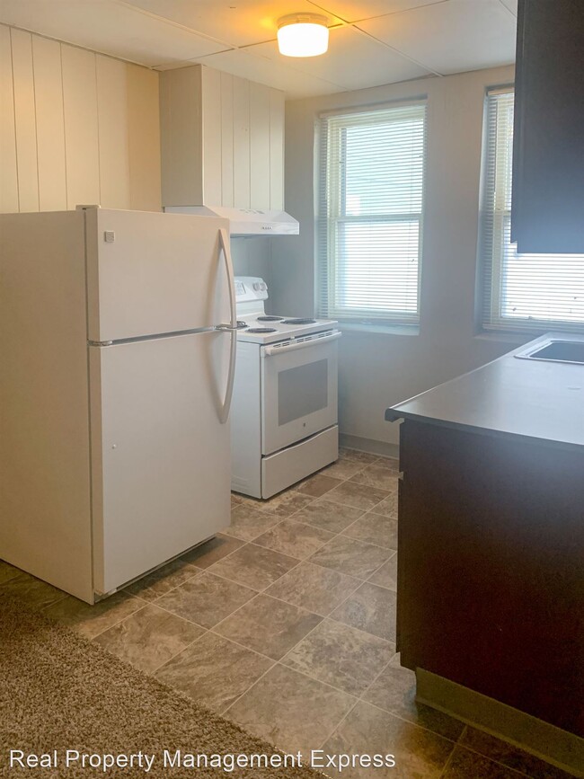 Building Photo - 1 br, 1 bath Apartment - East State Street...
