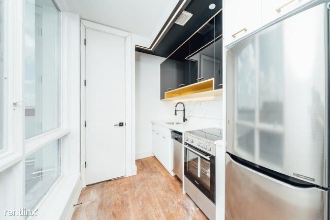 Foto del edificio - 3 br, 1.5 bath Apartment - 67 Stanhope St 1F