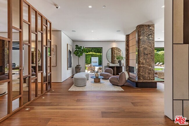 Foto del edificio - 927 Whittier Dr