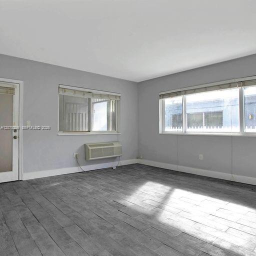 Building Photo - 320 85th St